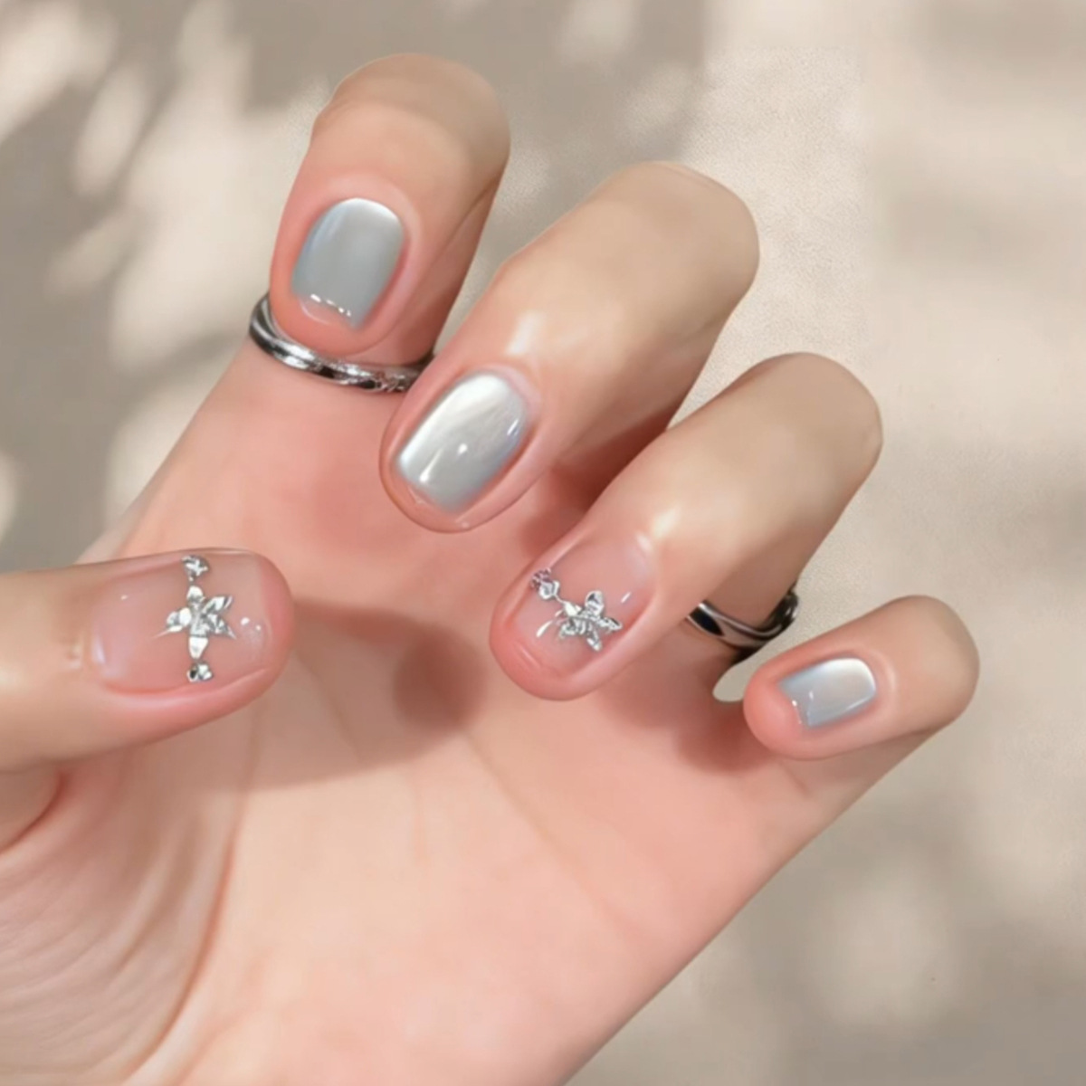 Nail Art Inspo - 24 Stück Katzenaugen-Glitzer-Nagelspitzen mit Diamant-Blumen-Dekor, Nude