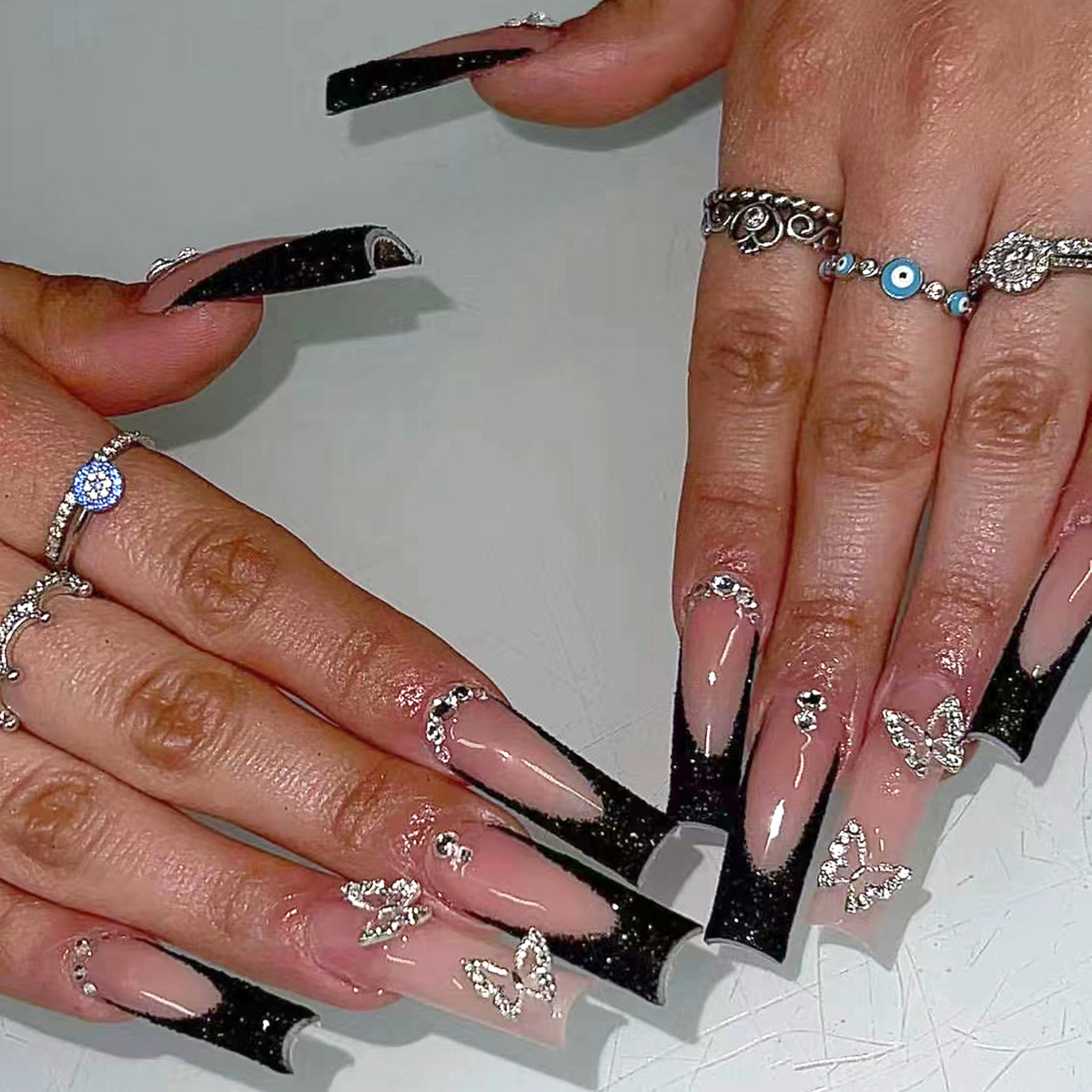 24-teiliges schwarzes französi – Nail Art Quirky Bewertung und Preis